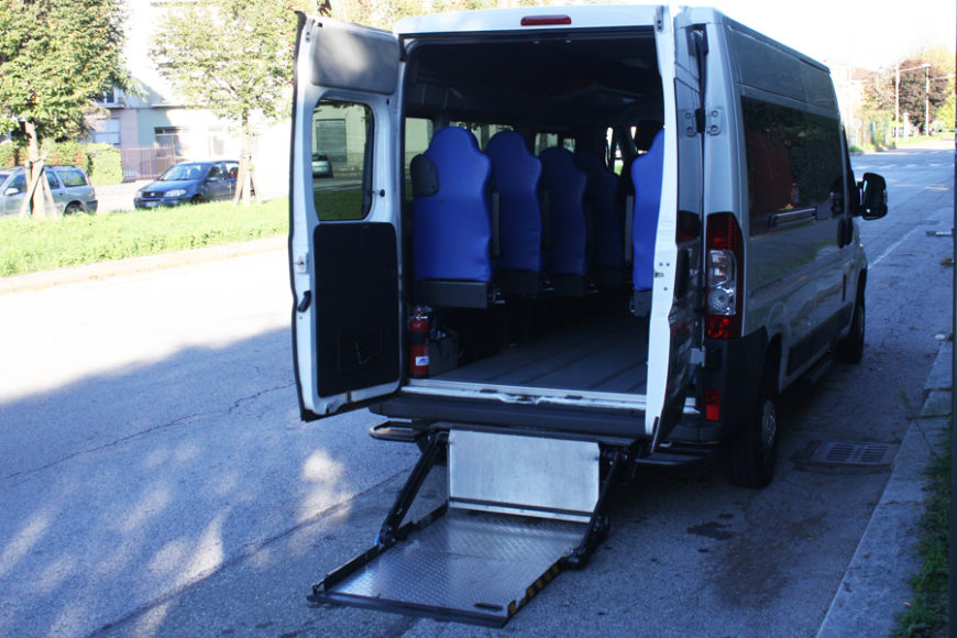 veicolo trasporto disabili